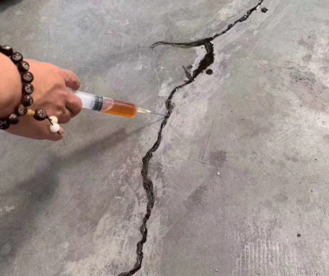 丘北混凝土裂缝修补技术详解​